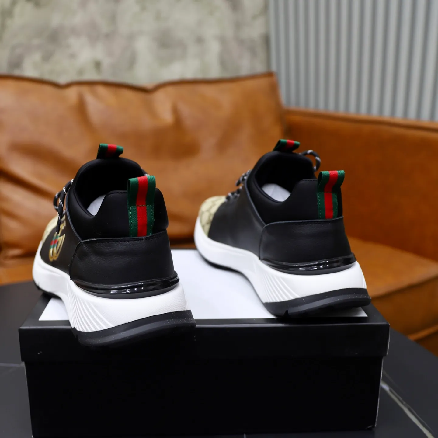 Ex-factory price: 462💰🙅‍♂️🙅‍♂️🙅‍♂️ Brand: GUCCI Standard code: 38-44 (45 customized) Grade: Same as the official website Material: Original material splicing Comfortable and breathable lining Lightweight and wear-resistant sports outsole Style category: Men's fashionable casual shoes Running sneakers Distinguished luxury brand elements Top luxury Color: actual picture color